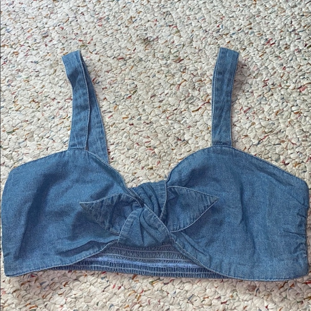 American Eagle Size M front tie crop top
